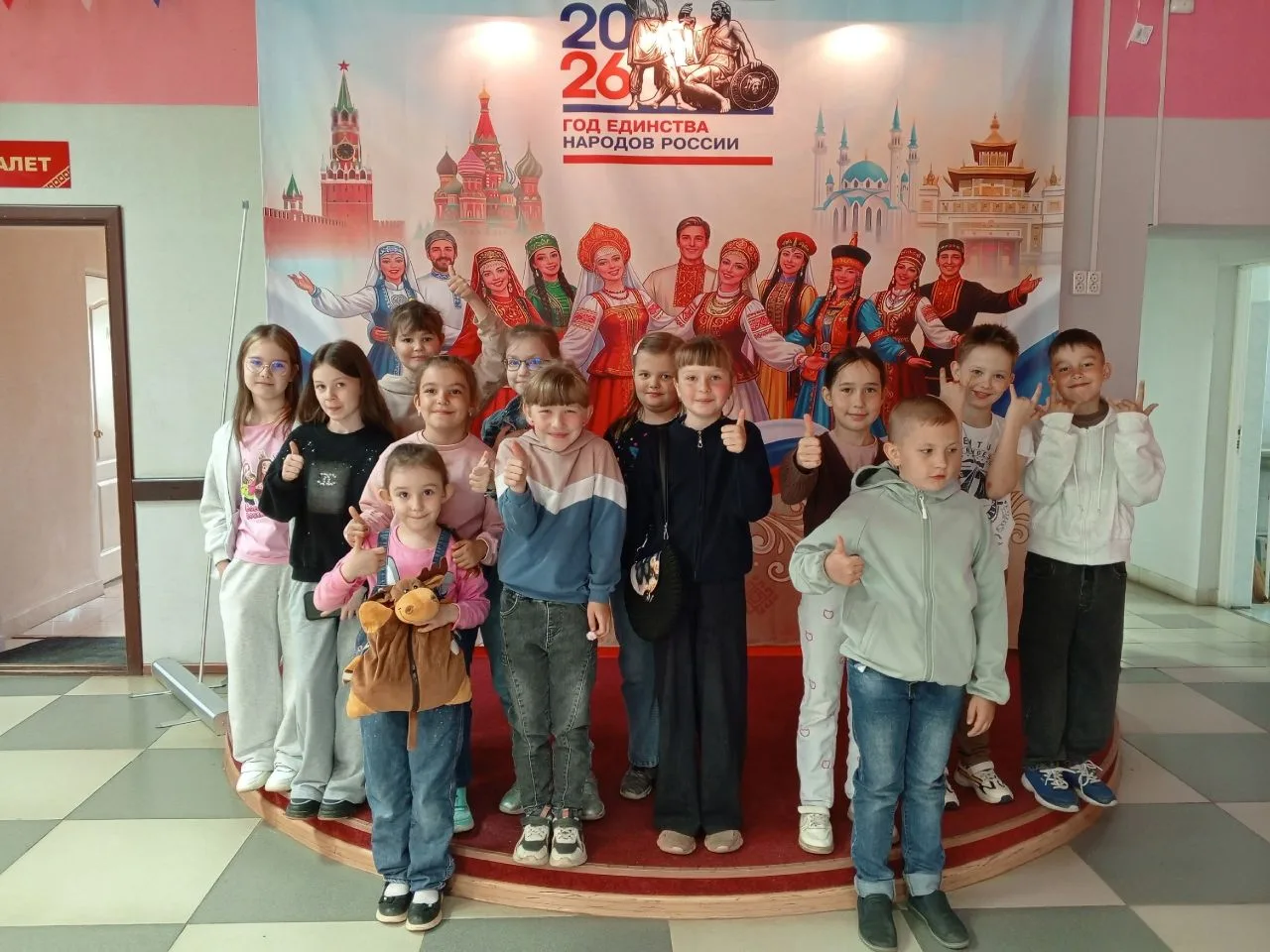 👍В кино всем классом: как мы встретили летние каникулы. 

Начались летние каникулы и мы решили встр