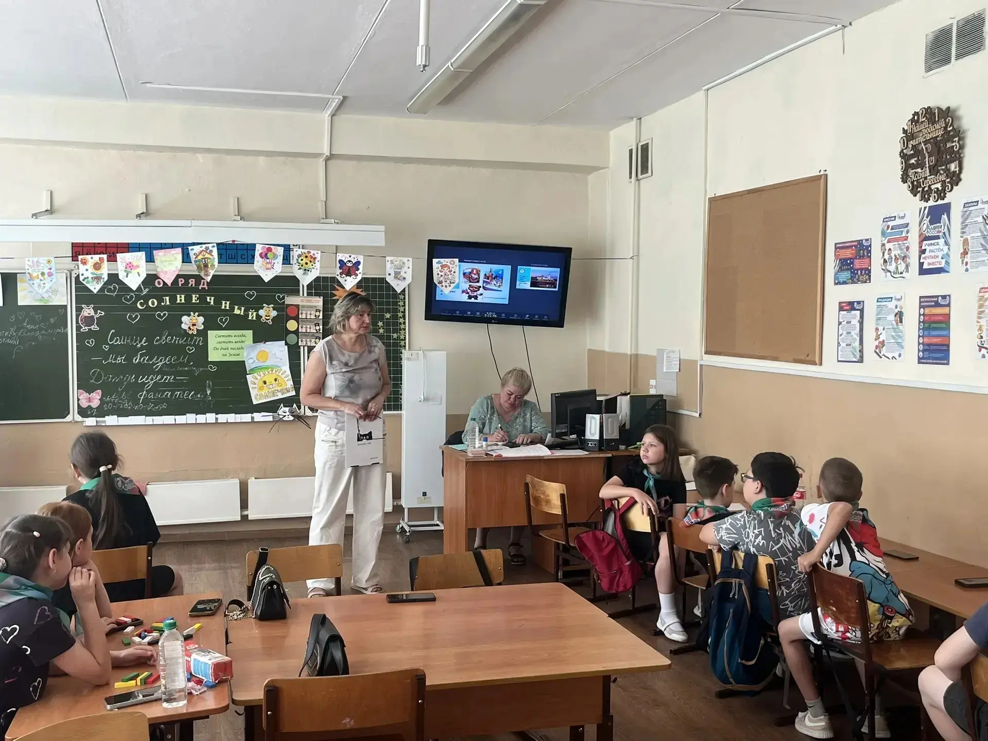 📝 8-й день в пришкольном лагере «Орлята России» начался с беседы «Мир против терроризма» и инструкт