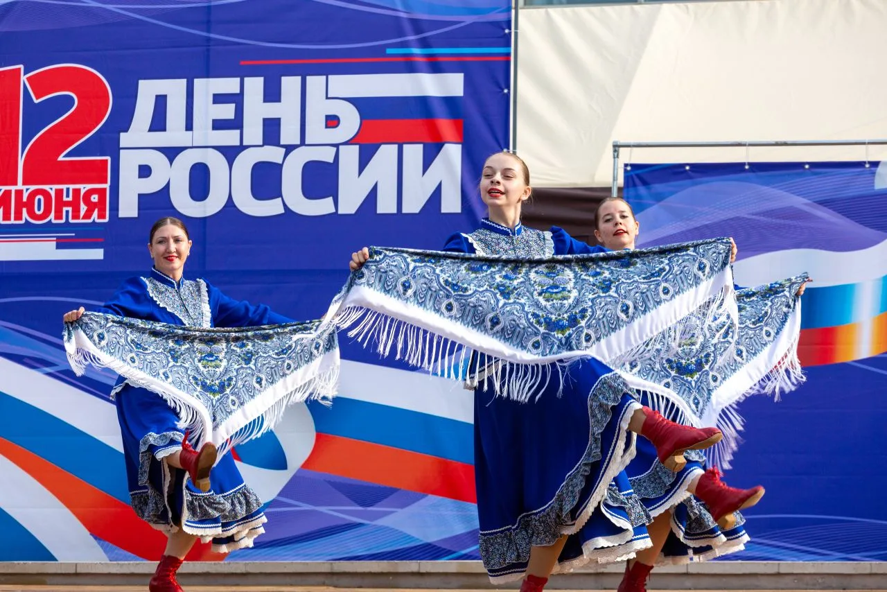 Как прошёл День России в Зеленогорске?

Делимся фоторепортажем Михаила Крупадерова. 

Городской Двор