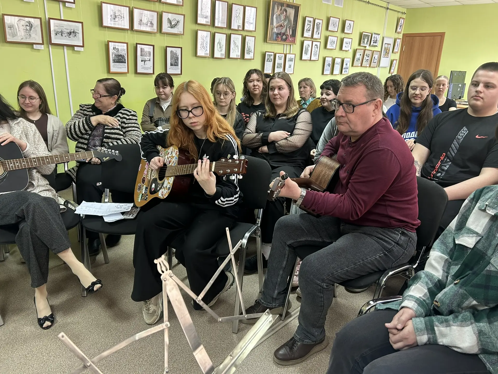 В четверг у нас было по-домашнему уютно — мы провели «Квартирник»!🎼🎸

Забыв о конспектах и лекциях