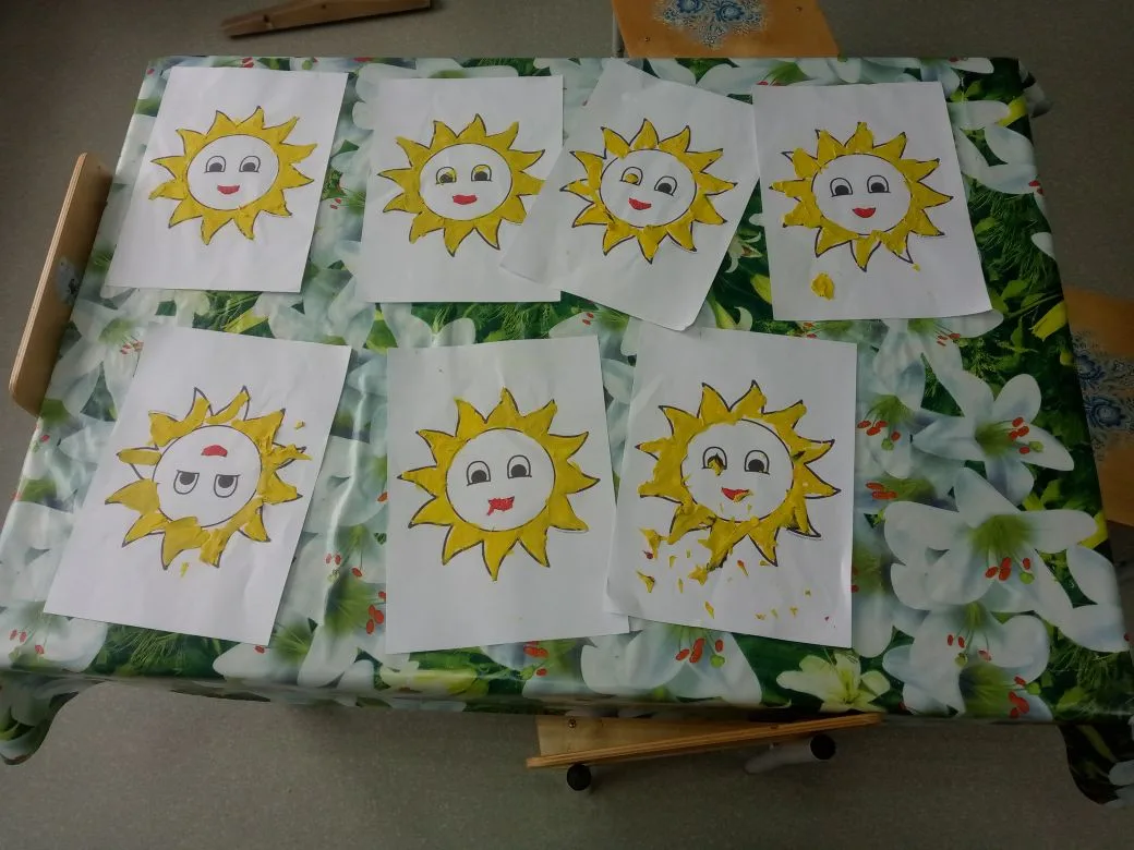 3 мая , отмечался Всемирный день солнца 🌞! Хотя на улице и хмурится небо, мы с нашими детьми из мла