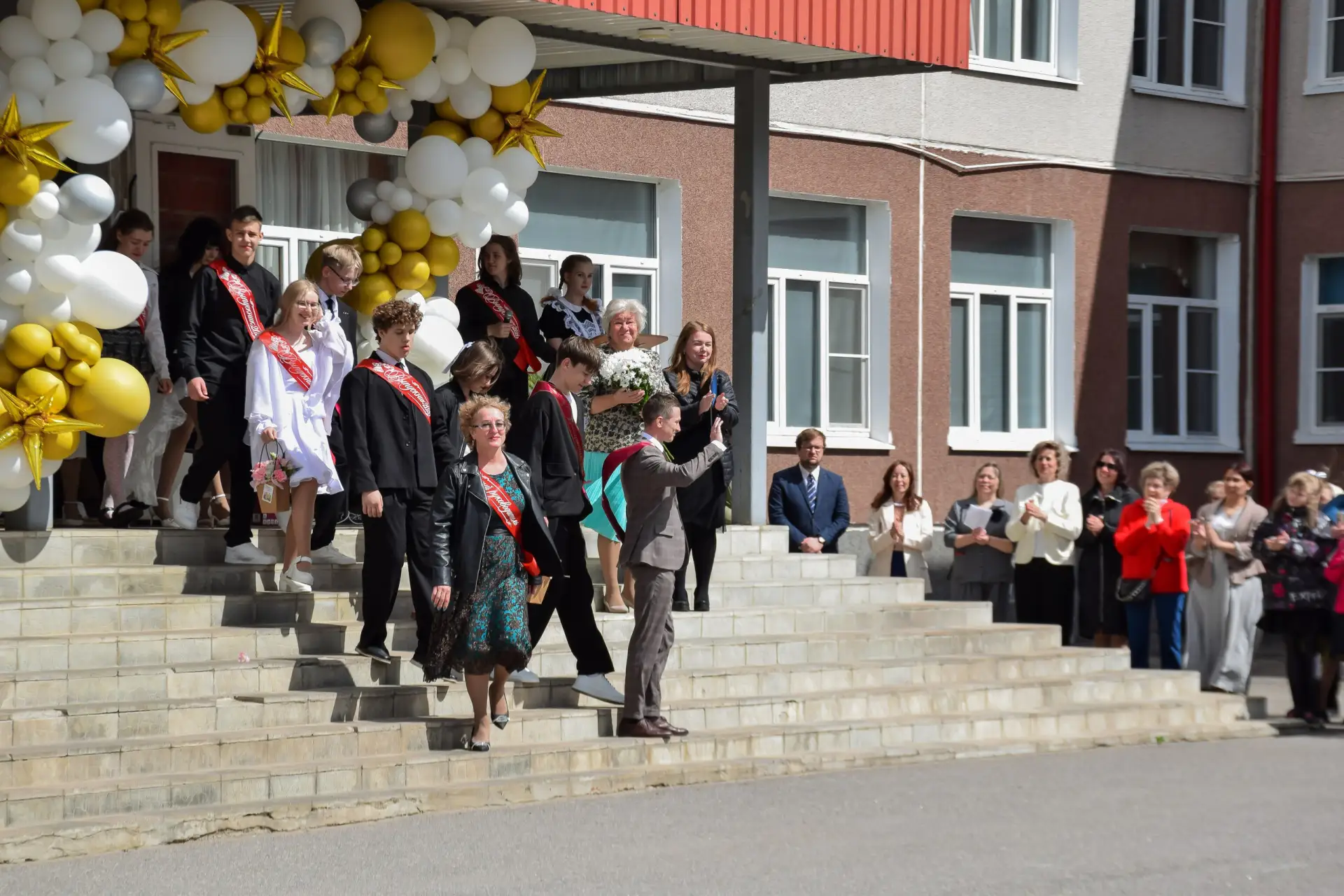 🎓 Отзвенел последний звонок для выпускников 2026 года…

Закончился учебный год. А для кого-то — зак