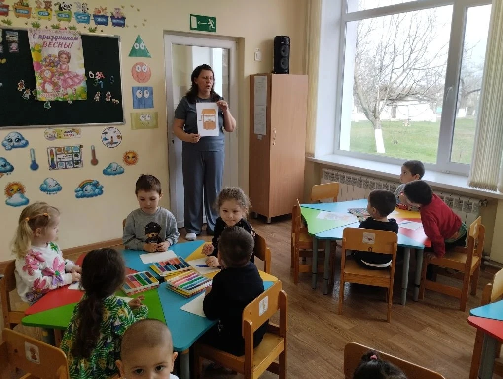 Лепка во второй младшей группе 27.03.2026 Пятница
Тема: Колодец
Задачи: закреплять у детей  умение л
