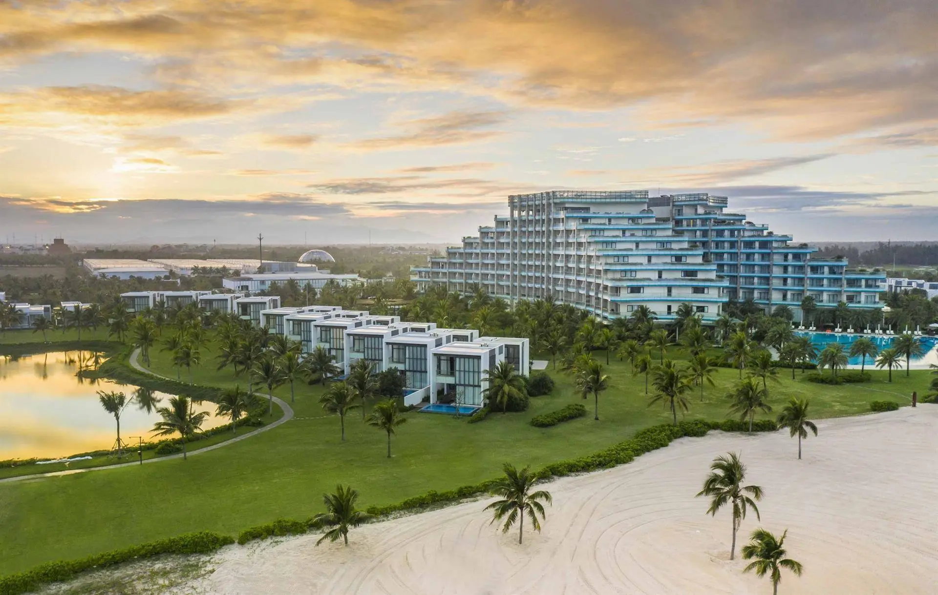 🔥 РАЙ НА ЮГЕ ХОЙАНА: VINPEARL RESORT & GOLF NAM HOI AN
Хотите отель, где шик, чистота и стиль не пр