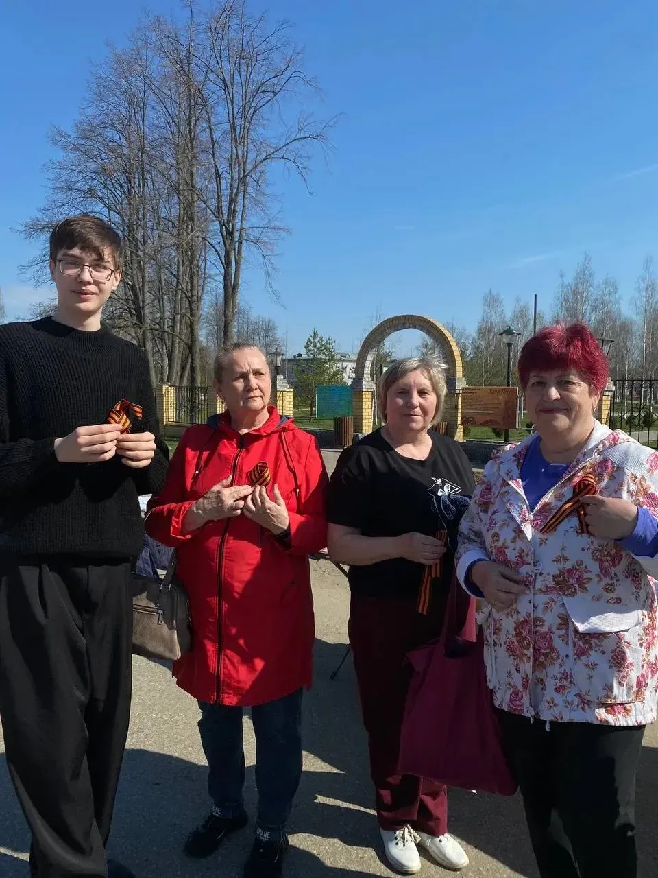 🎗️ Помнить сердцем: Совет обучающихся провёл акцию «Георгиевская лента»

♦️В преддверии Дня Победы 