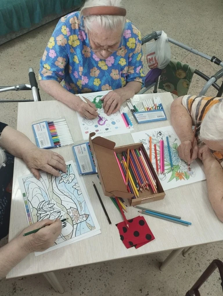 🎨 Раскраски по номерам: творчество, доступное каждому!

В рамках программы дневной занятости наши п