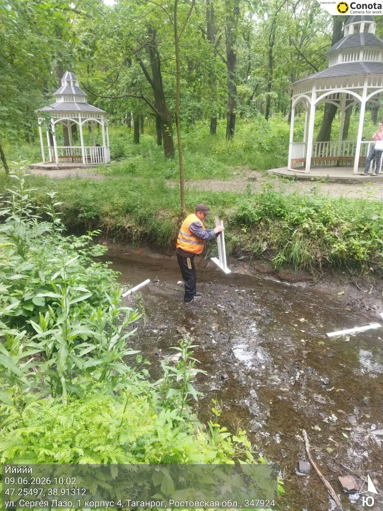 🌳 В рамках муниципального контракта выполняется уборка случайного мусора на постоянной основе в бал