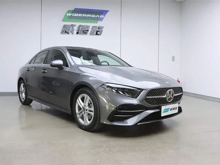 Mercedes-Benz A 180 L  | 2024

🚘ОСНОВНЫЕ ХАРАКТЕРИСТИКИ
Комплектация: Mercedes-Benz A-Class 2025 A 