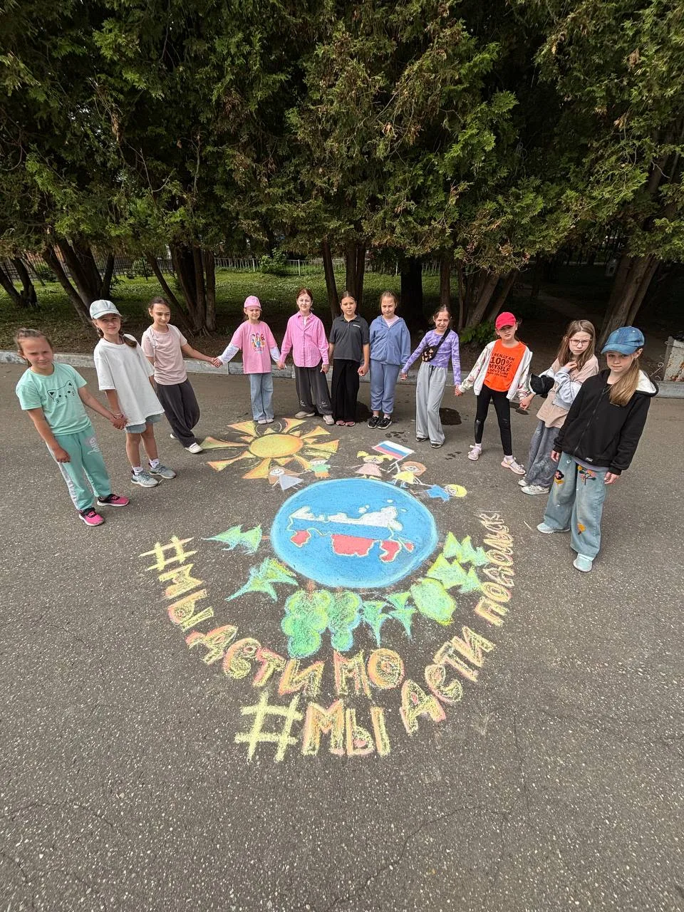 Будущее планеты в ярких красках! 🌍

Сегодня наши воспитанники приняли участие в акции «Нарисуй свою