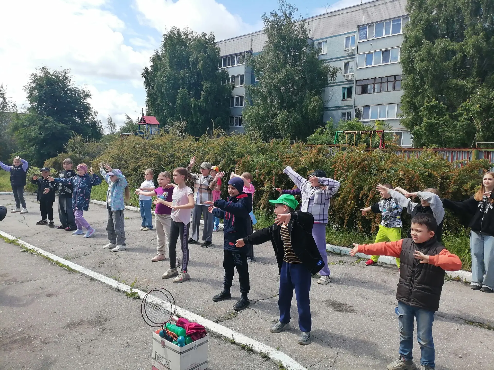 💥Интересно и с пользой прошёл второй день в пришкольном лагере «Патриоты России». 👫💥
Весёлая заря