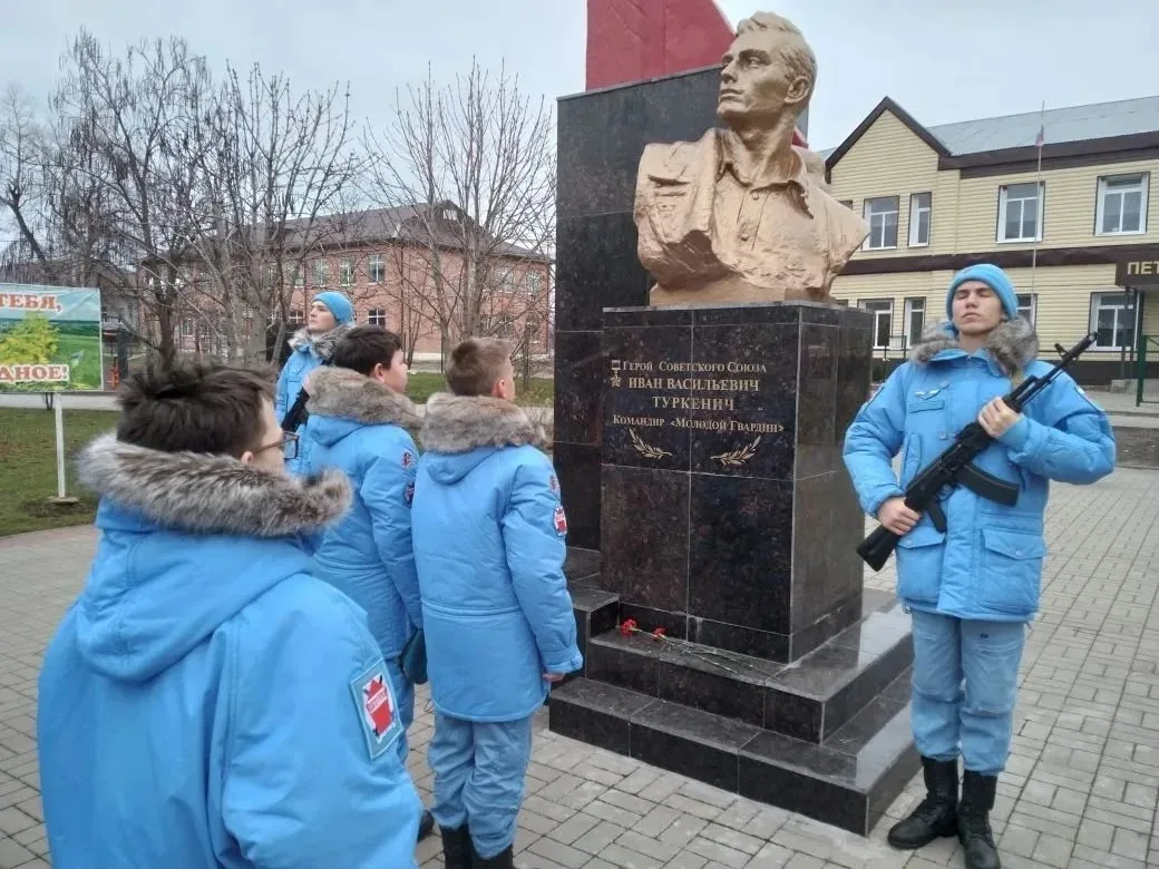 Всем привет! 

Добро пожаловать в канал нашего военно-патриотического клуба "Штурм". Мы – ученики Пе