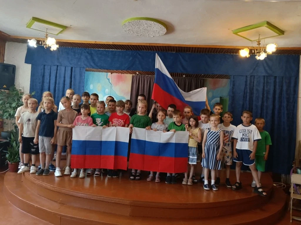 День 10 июня у воспитанников детского лагеря начался необычно. В гостях у ребят побывал преподавател
