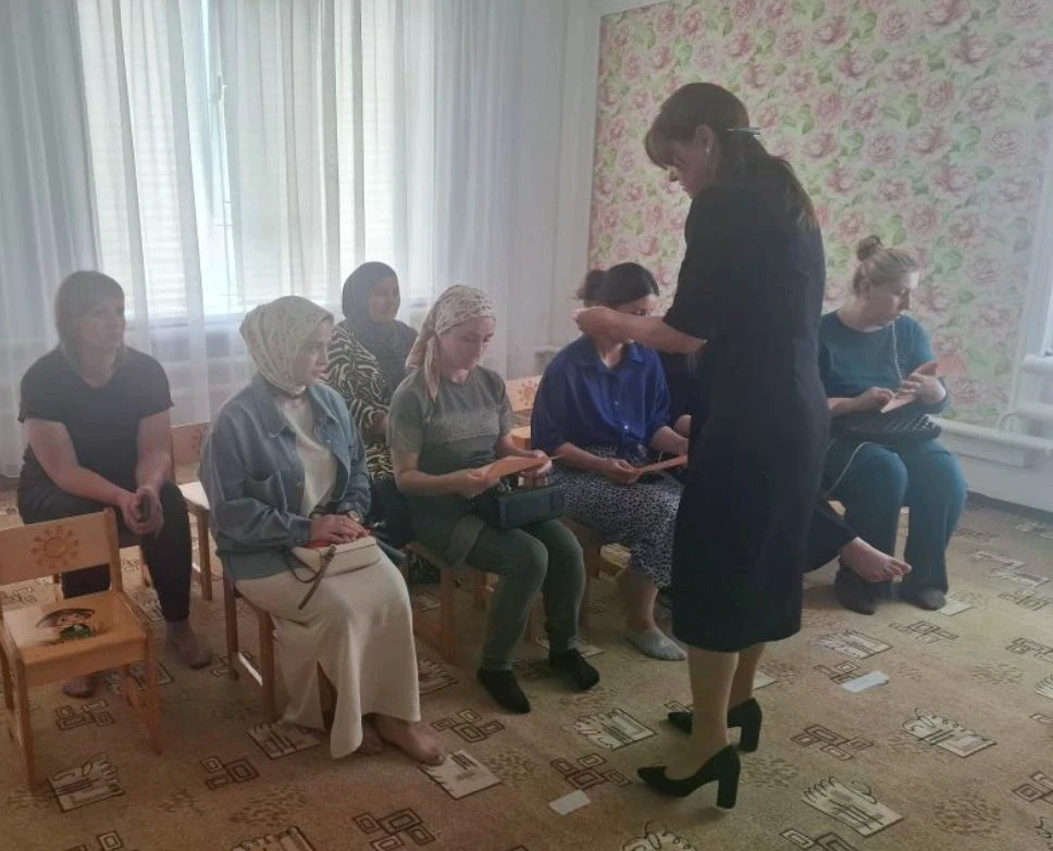 В начале лета во второй группе раннего возраста «Радуга» прошло родительское собрание «Безопасность 
