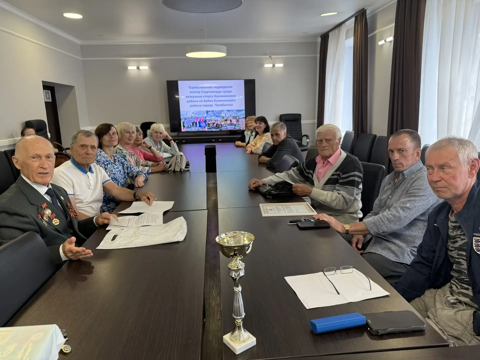 По доброй традиции встретился с ветеранами спорта Калининского района. В этом месяце команда ветеран