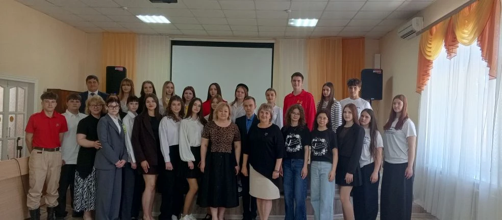 Школьному бюджету быть! Знакомьтесь это Валерия и Ирина. Они учатся в 10 "а" классе, и сегодня они з