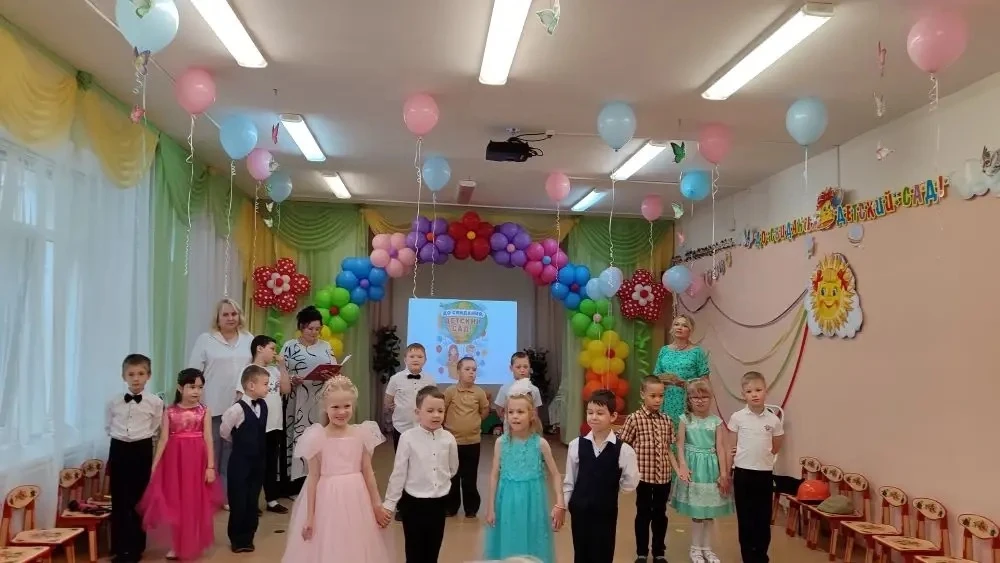 Сегодня, 28 мая, прошёл выпускной бал у группы компенсирующей направленности "Гномики". ✨

Дети вмес