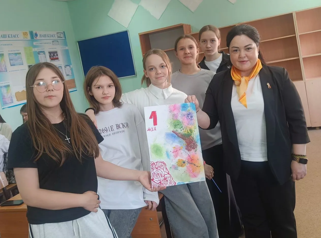 ✨ В преддверии Праздника Весны и Труда (1 Мая) в нашей школе прошли творческие мероприятия! 🎗️

Реб