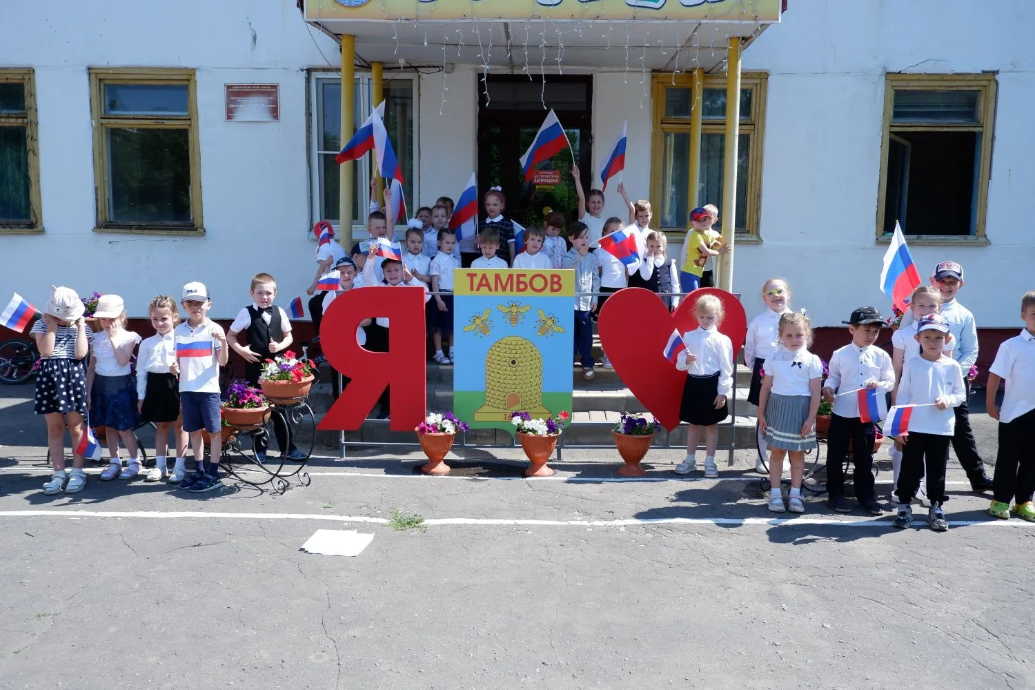 Накануне Дня России в нашем детском саду прошёл праздник, посвящённый этому событию, направленный на