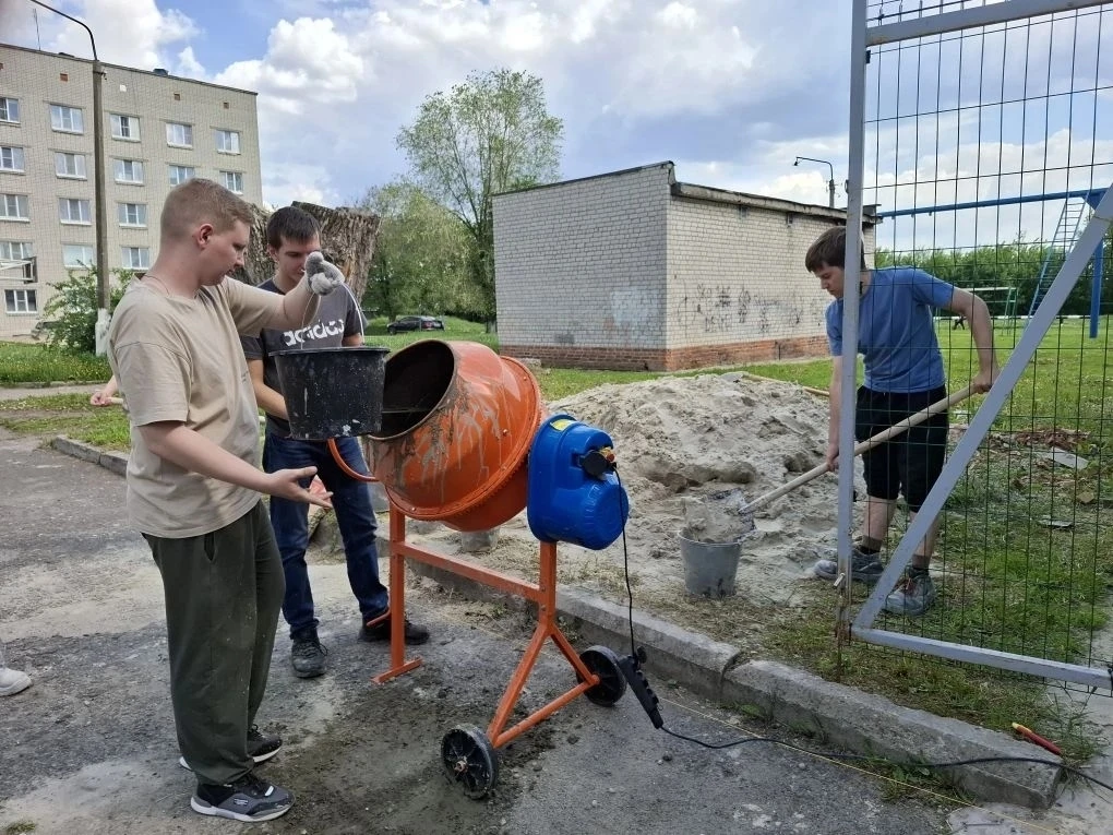 Студенческие отряды  вузов учатся в Курском монтажном 

В рамках гранта Российских студенческих отря