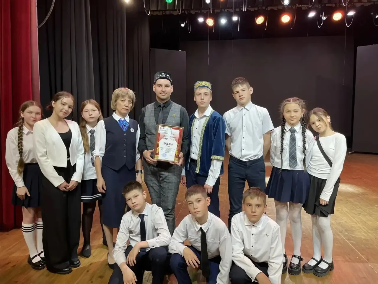 Дорогие наши ребята и уважаемые руководители театральной студии «Ялкын»!

Сердечно поздравляем вас с