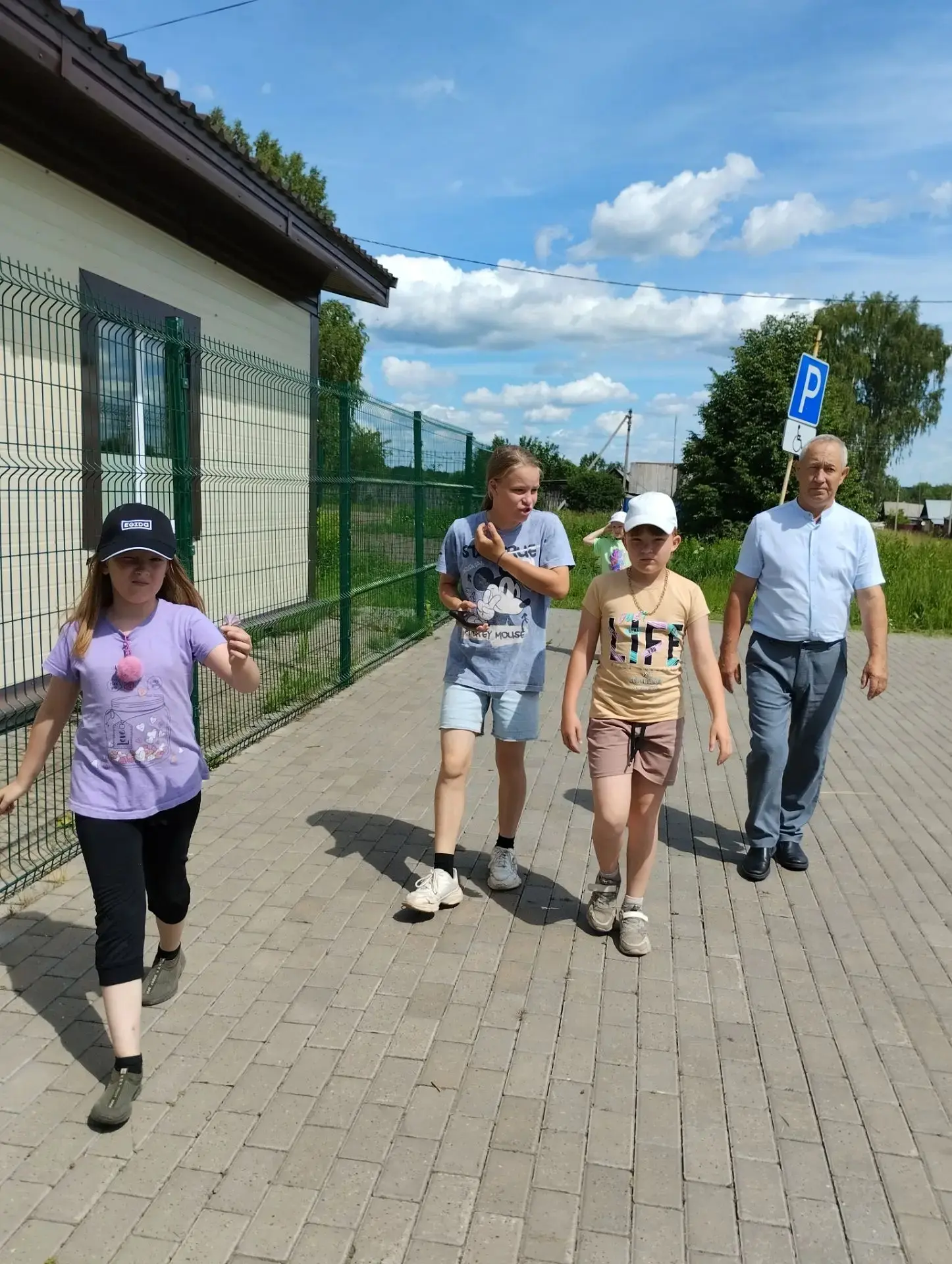 🌻В "День Природы"  в сводном отряде  прошли уроки "На зарядку становись!  и "Клещи и опасность укус