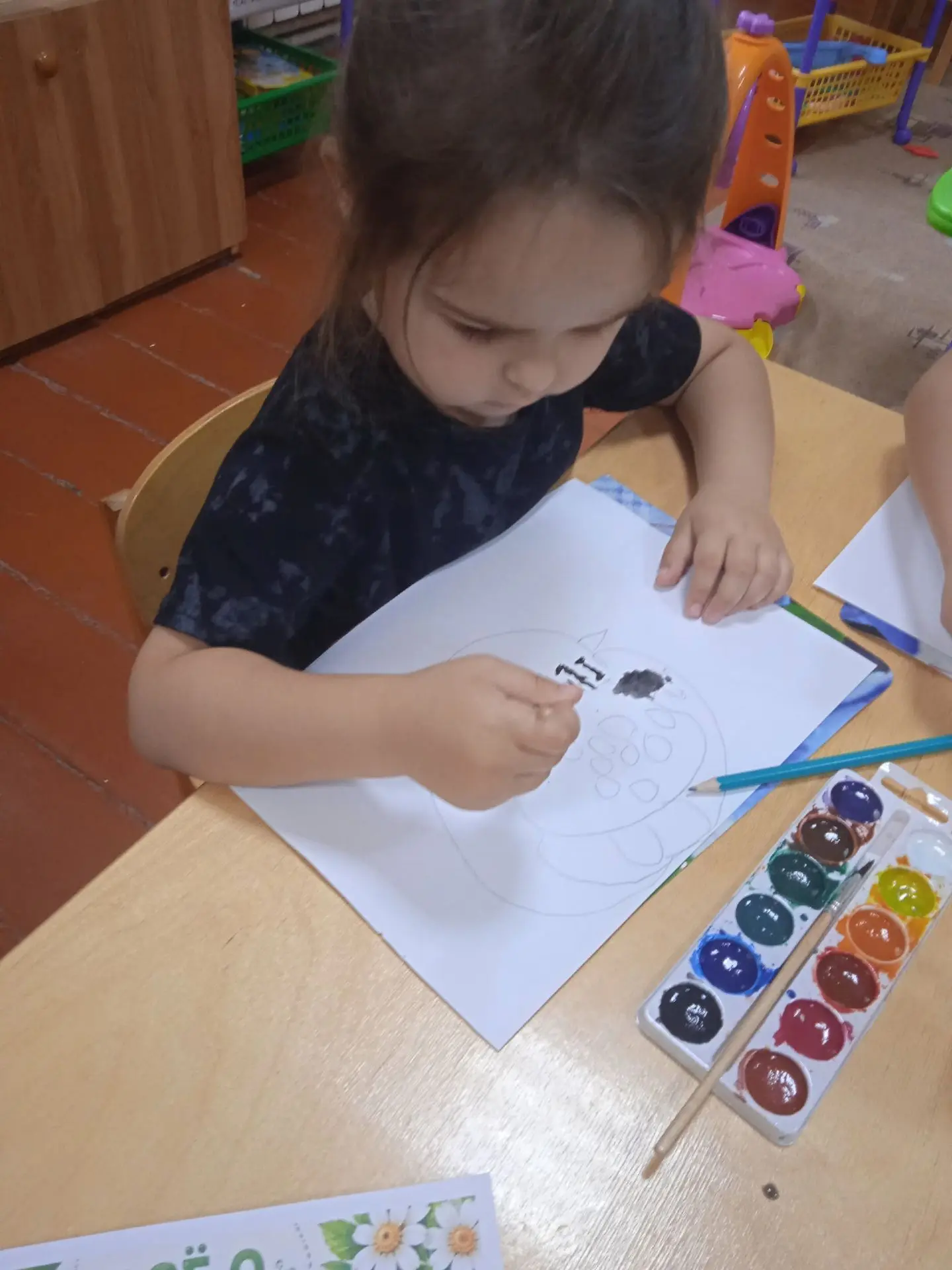 День Божьей Коровки 🐞🌸
Наши юные исследователи погрузились в увлекательный мир божьих коровок! Они