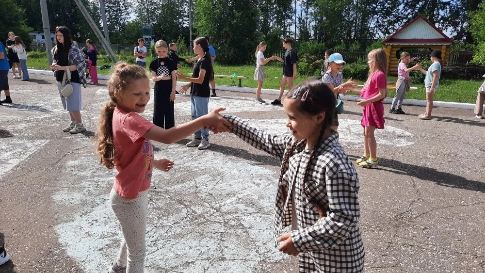 👫🤝День Друзей в "Салавании"
В этот день мы:
🤸‍♂дружно делали зарядку, рассчитавшись по порядку!
�