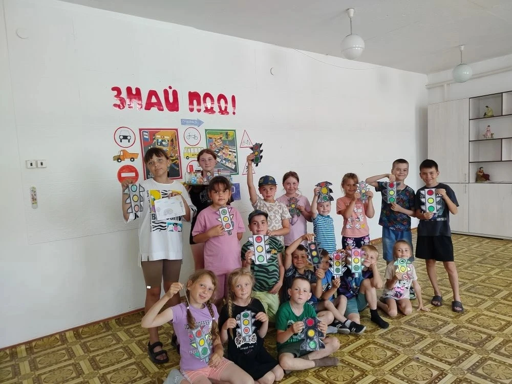 Традиционная творческая мастерская, посвященная теме дня, закрыла третий день нашего лагеря. Ребята 