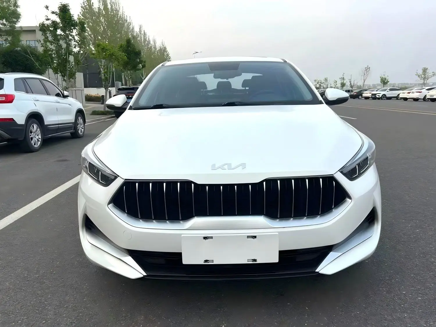 🚗 Надёжный городской седан с современным дизайном, экономичным двигателем и комфортной подвеской. О