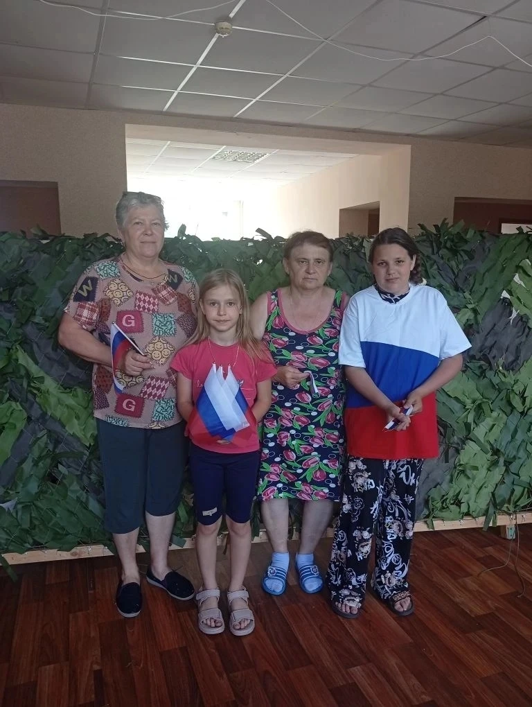 Лента-триколор - символ связи поколений и любви к Родине❤️

В преддверии Дня России мы организовали 