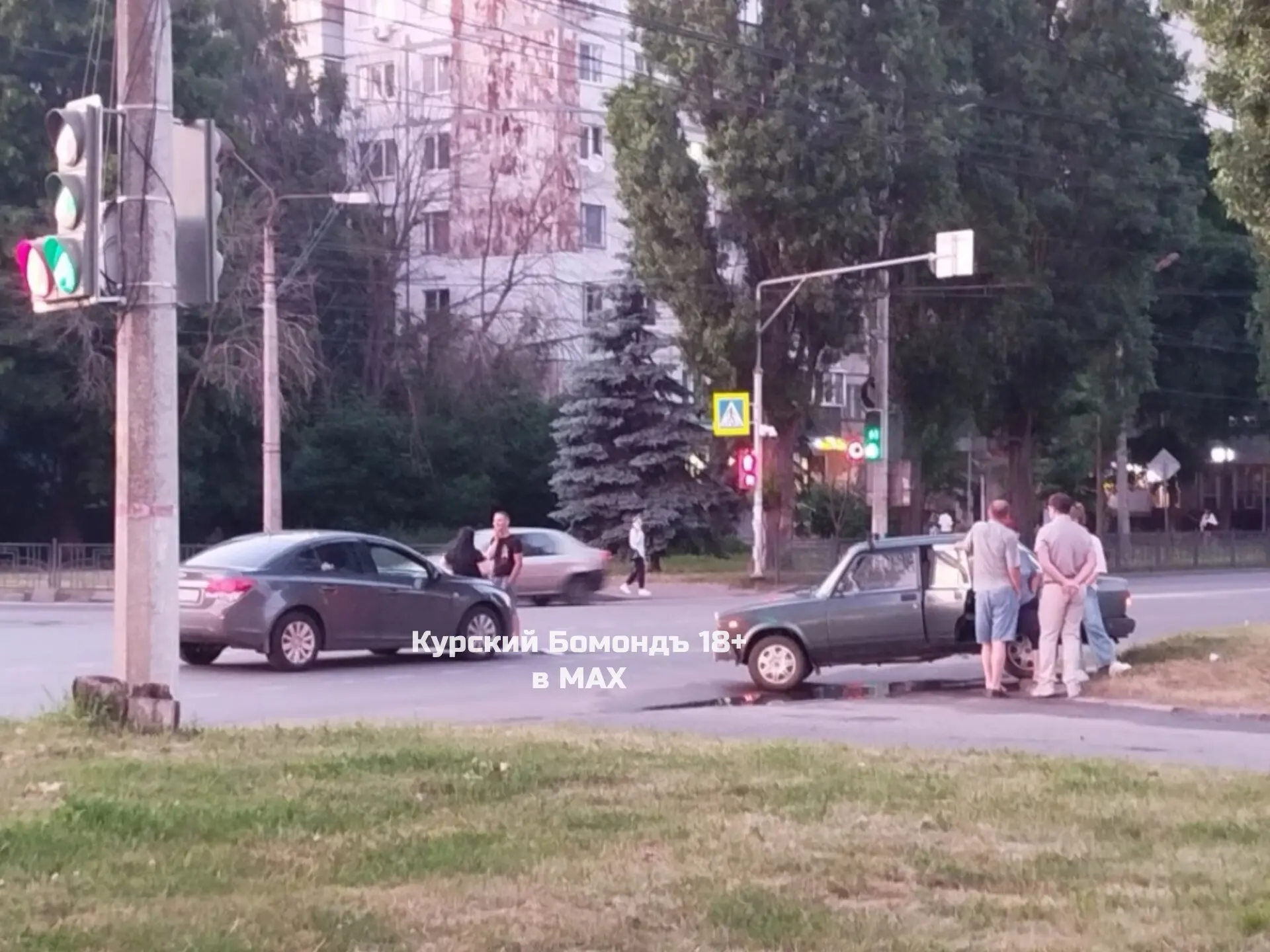 Еще ДТП, на этот раз на пр-кте Дружбы

Кто-нибудь в курсе, что сегодня с курянами происходит?

🔞 Ку