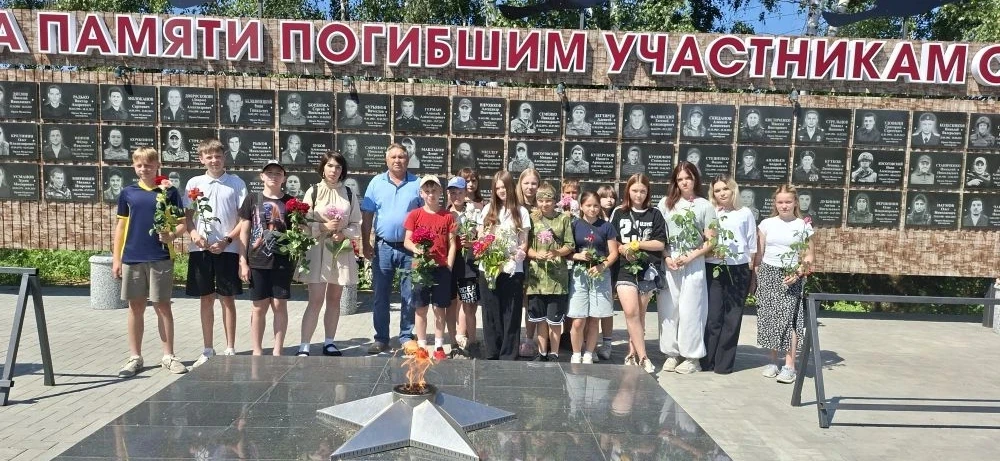 🇷🇺 Сегодня ребята нашего лагеря  вместе с воспитателями посетили мемориальный комплекс "Стена Памя