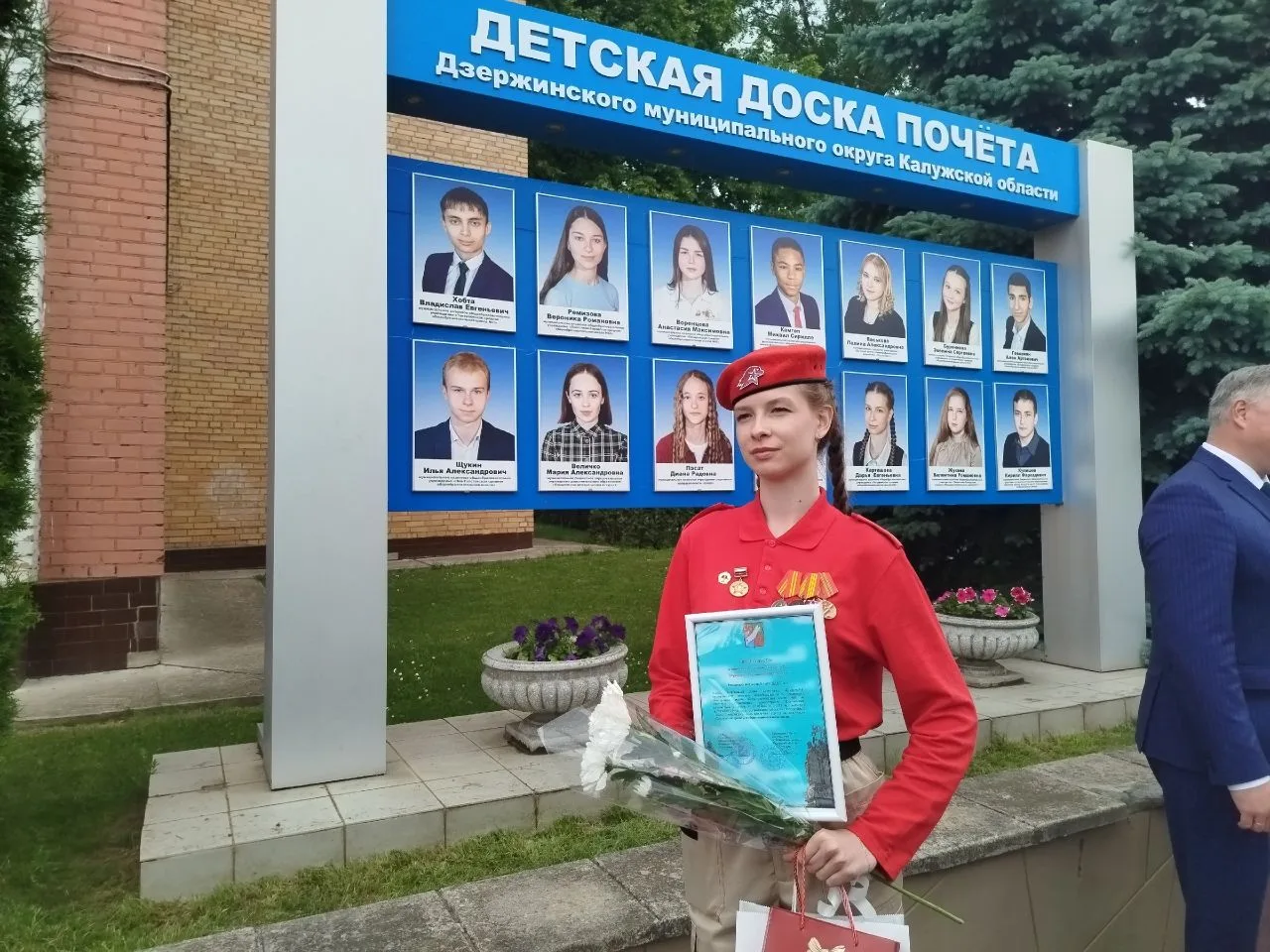 🤍💙❤ 
 
Накануне Дня защиты детей по традиции обновили Детскую Доску Почета Дзержинского муниципаль