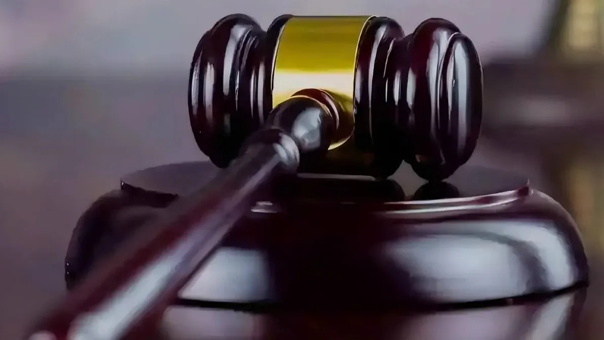 Житель Гатчины стащил у матери золотые часы и попал в суд

В неуказанное время гражданин И. находилс