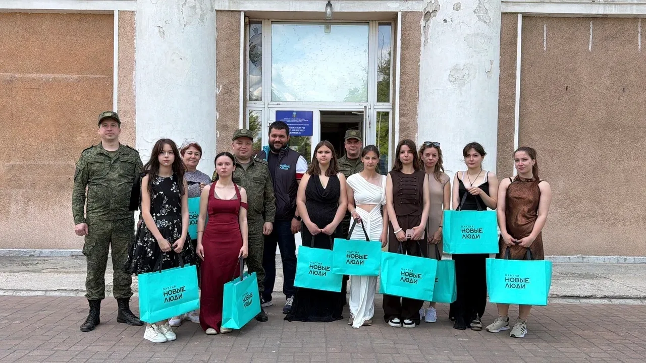 Помните мы собирали платья для выпускных девчонкам у кого не было возможности приобрети ?) 
 Ох дево