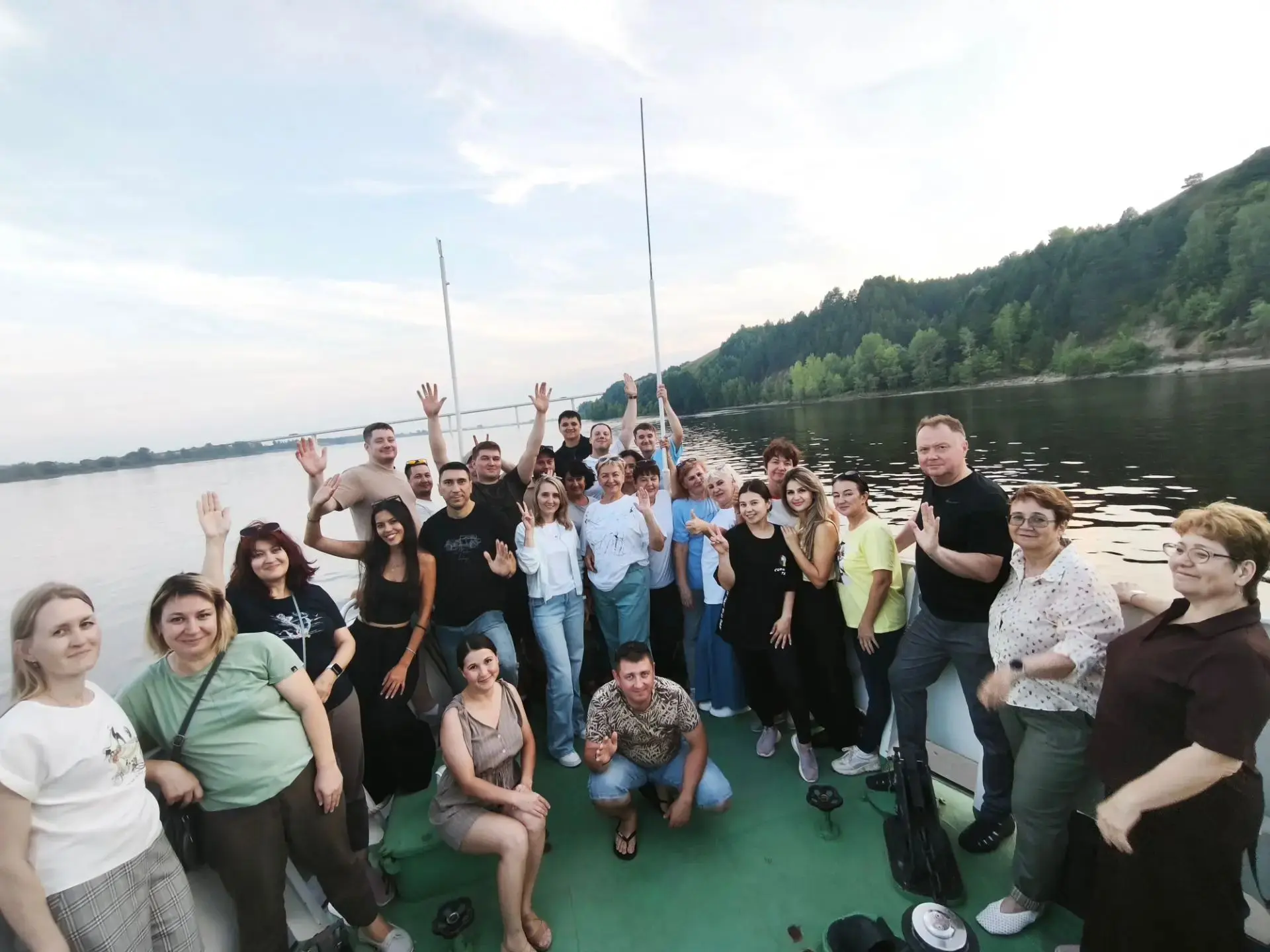 Проплыли под мостом, загадали бесплатный проезд. Что из этого вышло? 🚢😉

А знаете какая новая трад