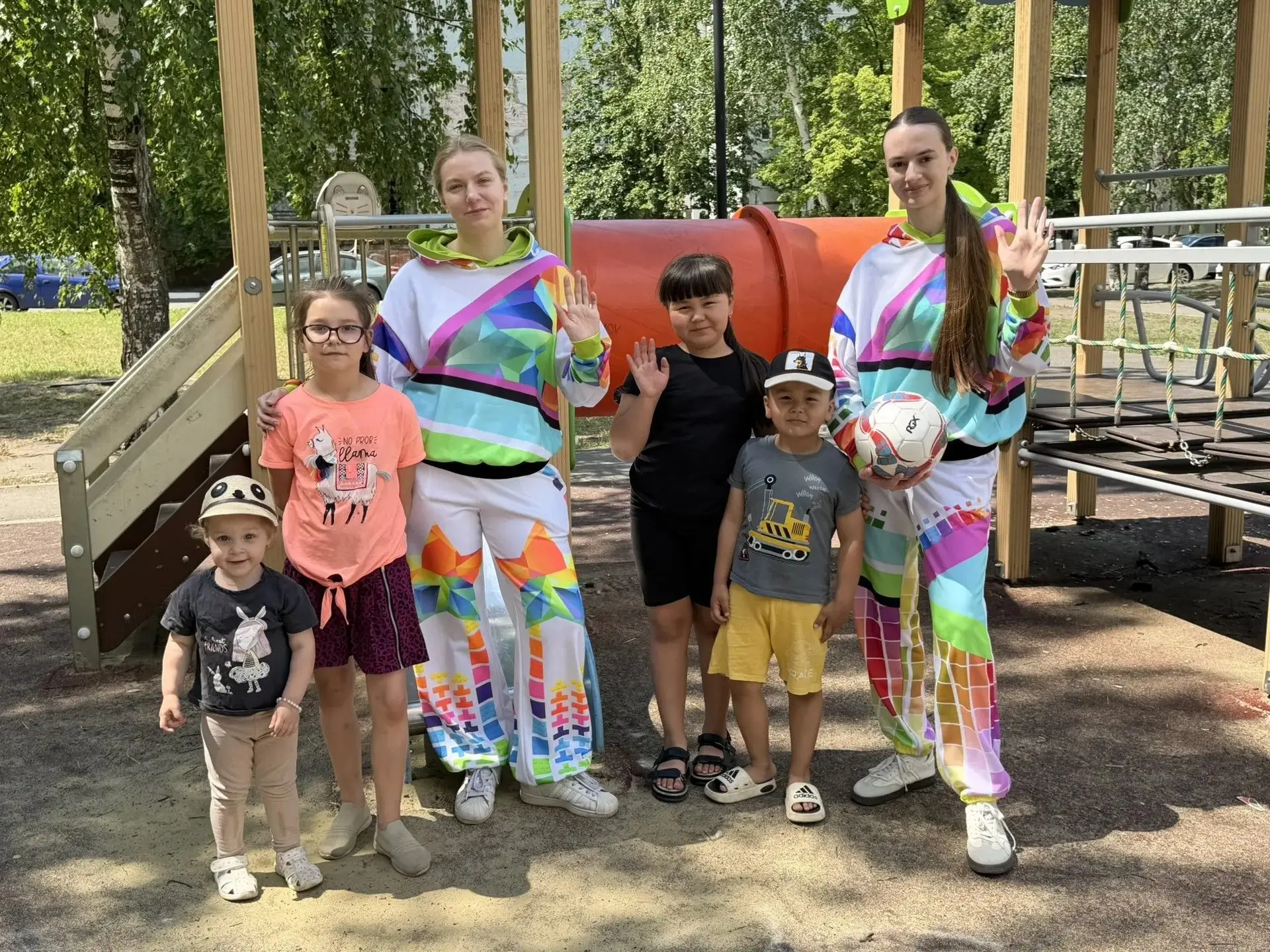 ☀️ Лето в движении

Весёлые игры, звонкий смех и отличное настроение — так прошла очередная встреча 