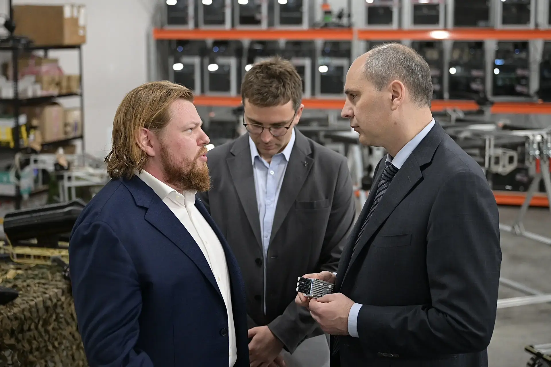 Денис Паслер оценил наработки уральского производителя беспилотных систем авиации. Свой опыт главе р