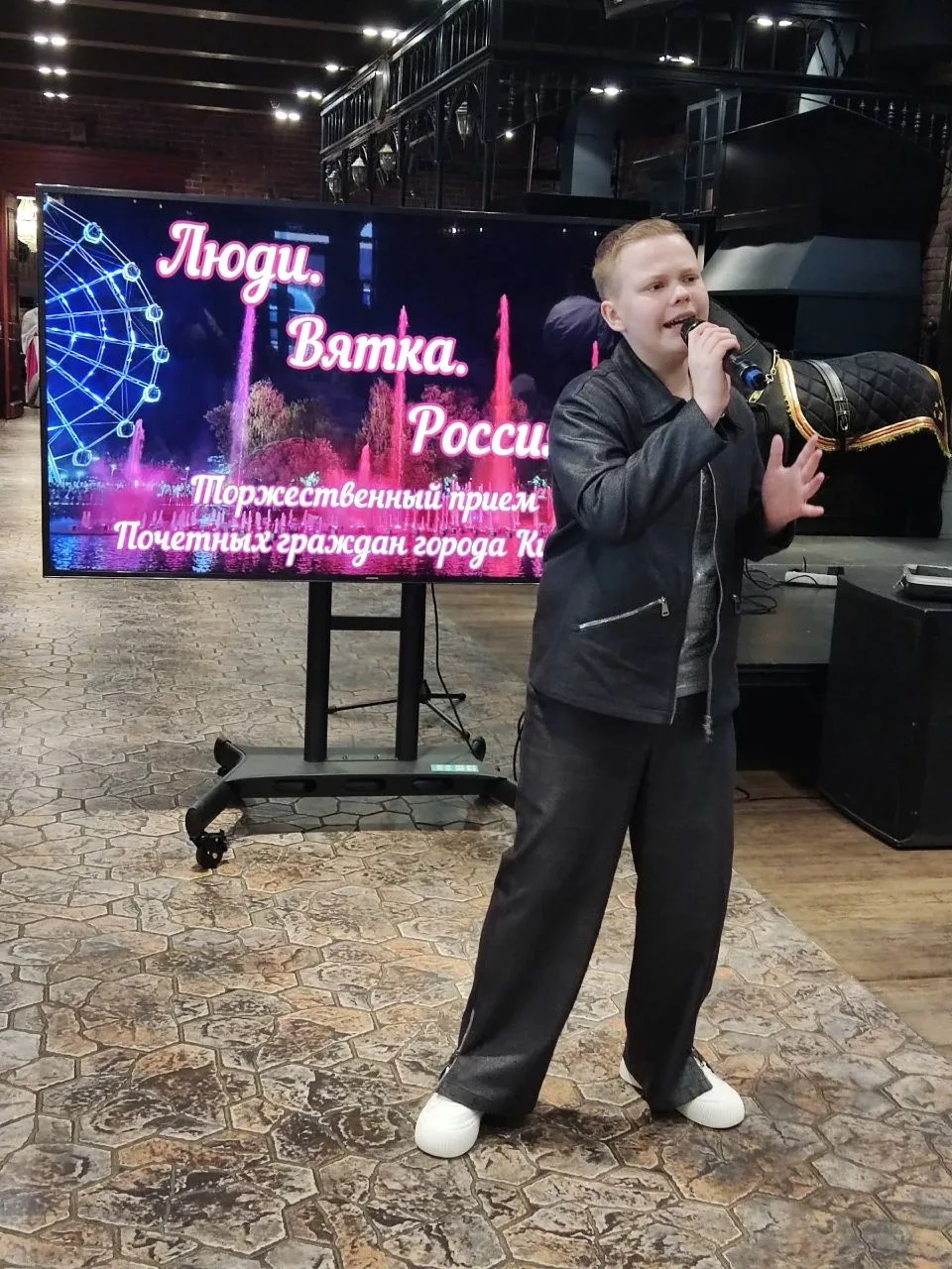 9 июня ученику нашей школы Загвозкину Павлу (преп. Устюжанинова Е.Е.) выпала честь выступить на торж