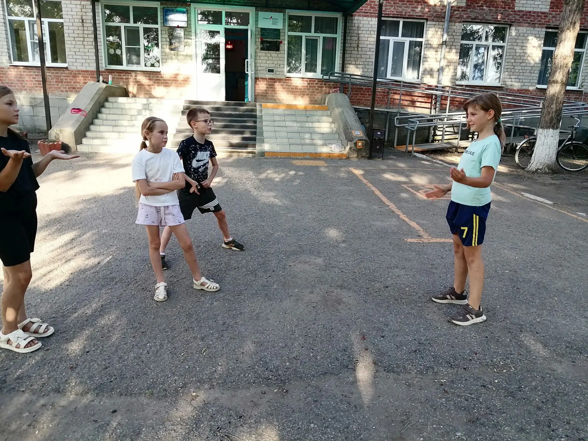 Вечерняя площадка «Школьник»: играем и растём вместе! 

Сегодня ребята не просто веселились — они уч
