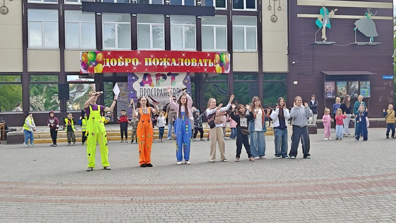 На площадке МБУ «Центр культуры и досуга» города Петушки состоялась красочная игровая программа «Дет