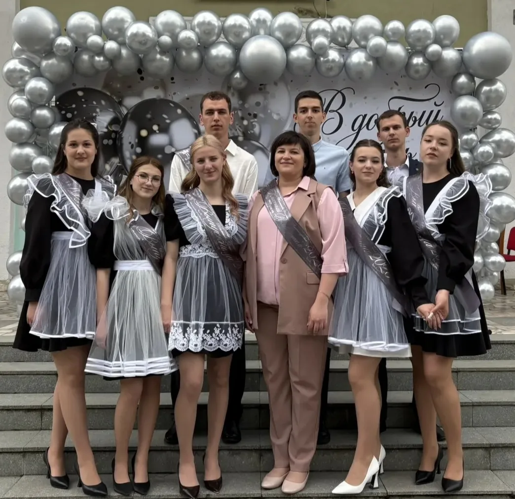 Вот и прозвенел последний звонок! 🔔
В нашей школе состоялся трогательный и волнующий праздник — пос