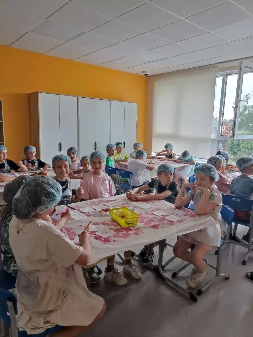 🏫Сладкое творчество в "Солнечном городке"! ☀️🍪

📍Сегодня в нашем школьном лагере "Солнечный город