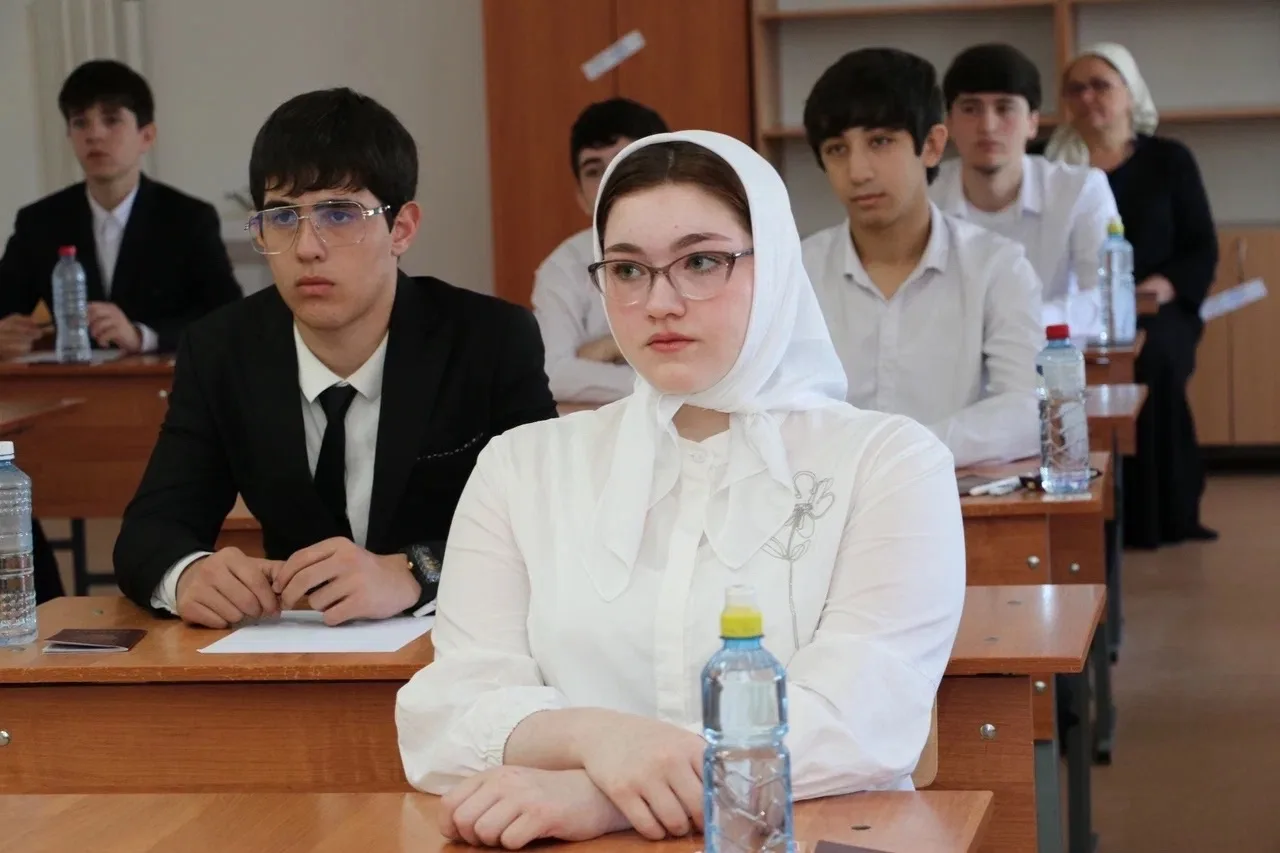 В Чеченской Республике продолжается основной период ОГЭ для выпускников 9-х классов.

6 июня около 2