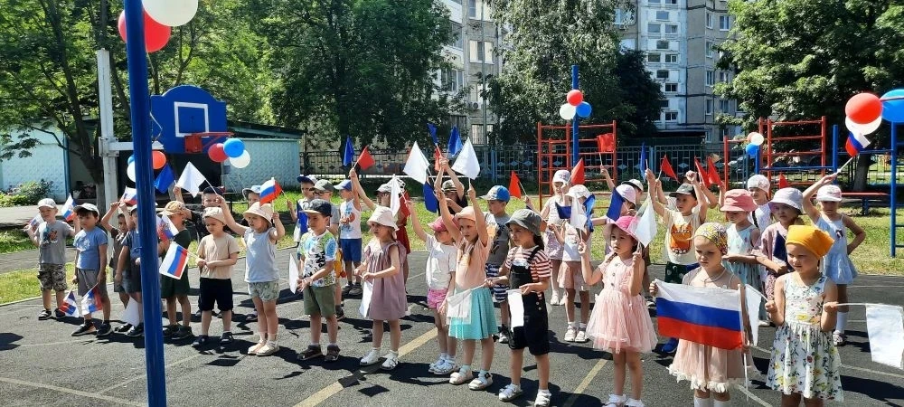 Накануне Дня России в нашем детском саду прошли мероприятия, посвящённые этому событию, направленные