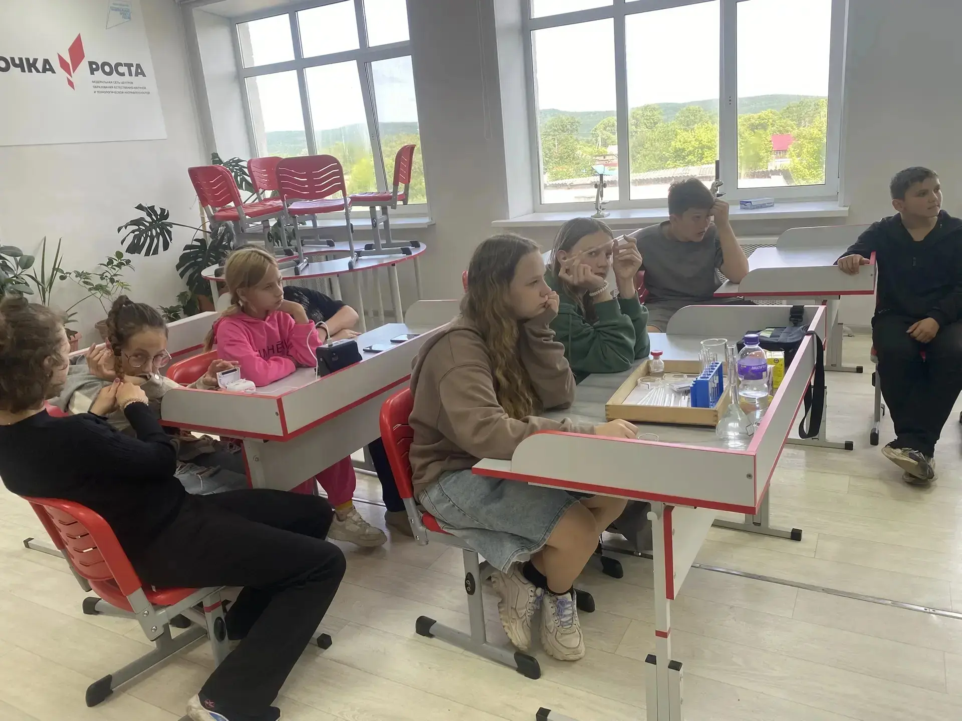 10.06.2026

Эксперимент "Измеряем pH любимых напитков в «Точке роста»"

В нашем школьном центре «Точ