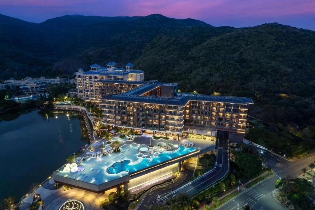 Отель дня на о. Хайнань - Hualuxe Sanya Yalong Bay Resort 5*

☀Отель находится в 300 м от песчаного 