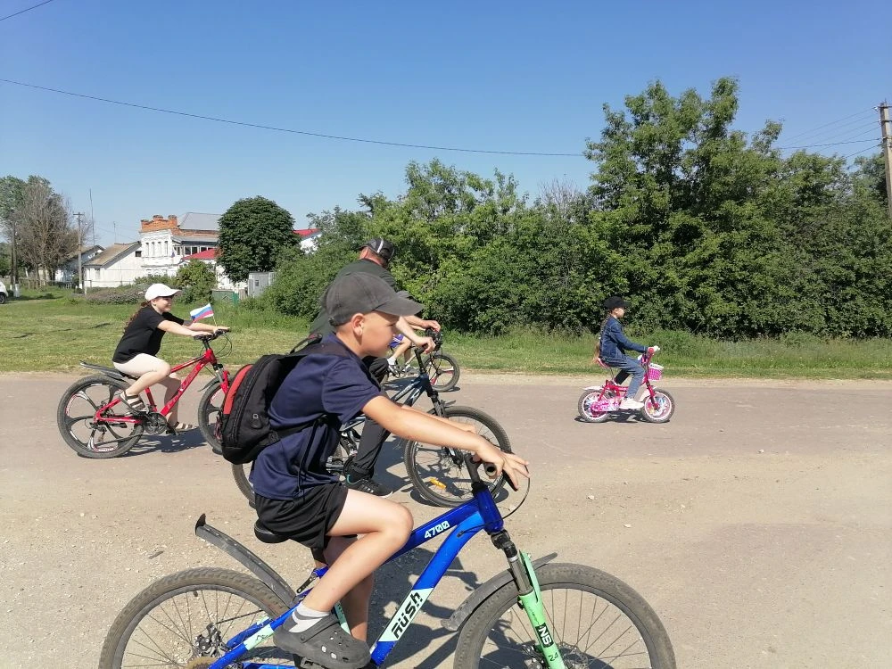 🌞 Восьмой день в лагере «НАЙДИ ПРИЗВАНИЕ!» получился невероятно крутым и полным открытий! 🤩

День 
