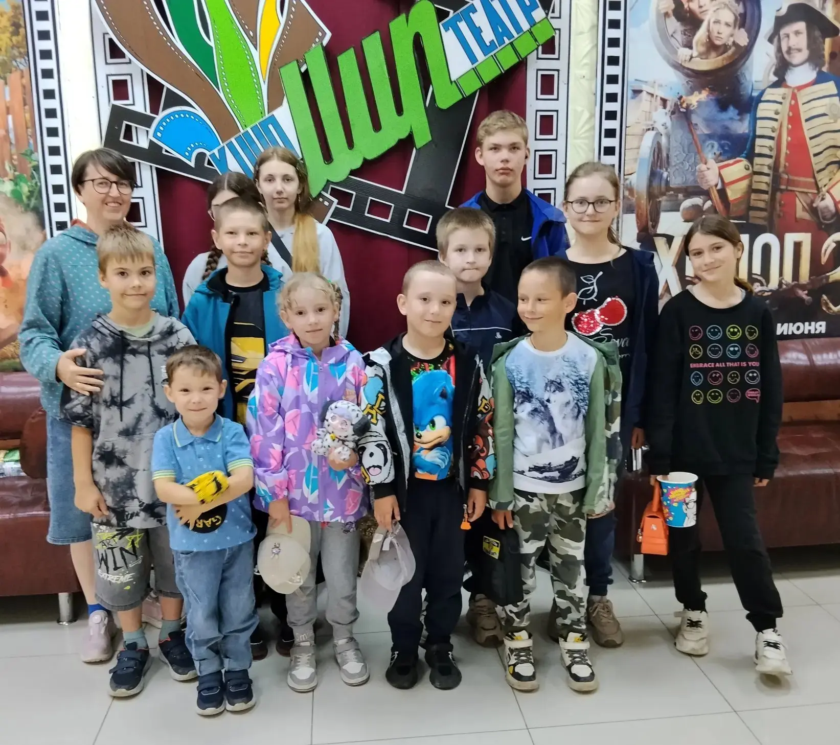 🚌Сегодня  воспитанники пришкольного лагеря дружной компанией отправились в кинотеатр посёлка Увельс