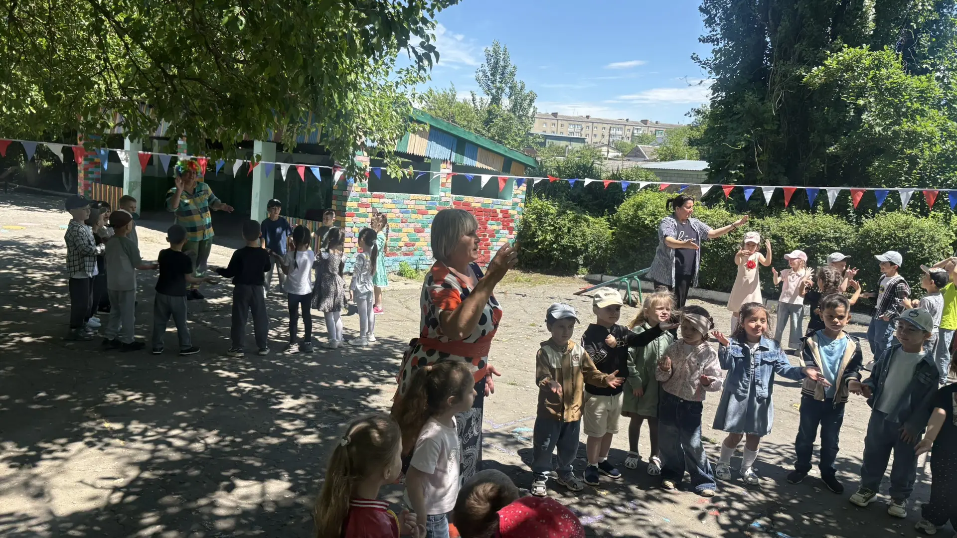 ⁣
С Днём защиты детей!
Сегодня, с самого утра, наш детский сад превратился в настоящую сказку, напол